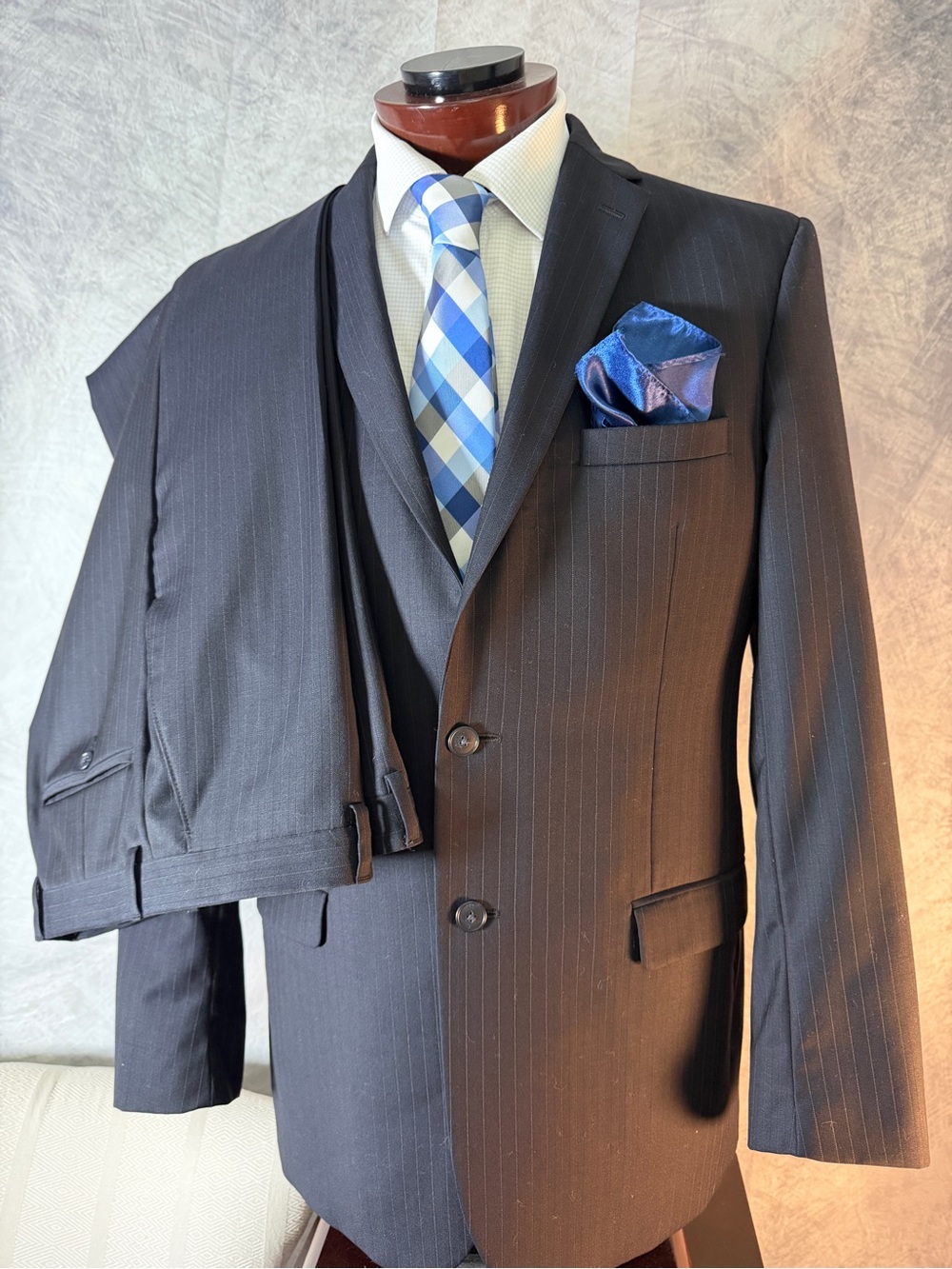 Joseph A Banks classic very dark blue-almost black 100% wool pinstripe suit 42L